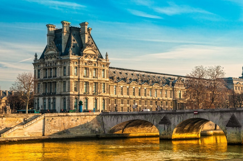 Romantic honeymoon in Paris