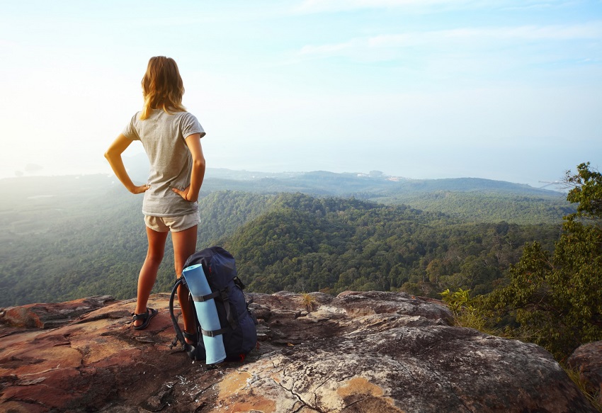 12 tips for traveling alone safely