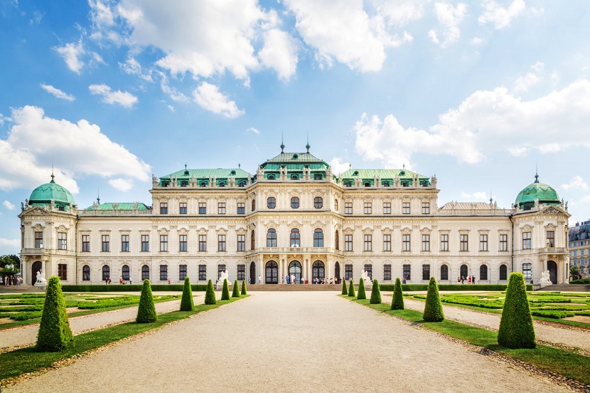 Honeymoon in Vienna for a modern fairy tale of love