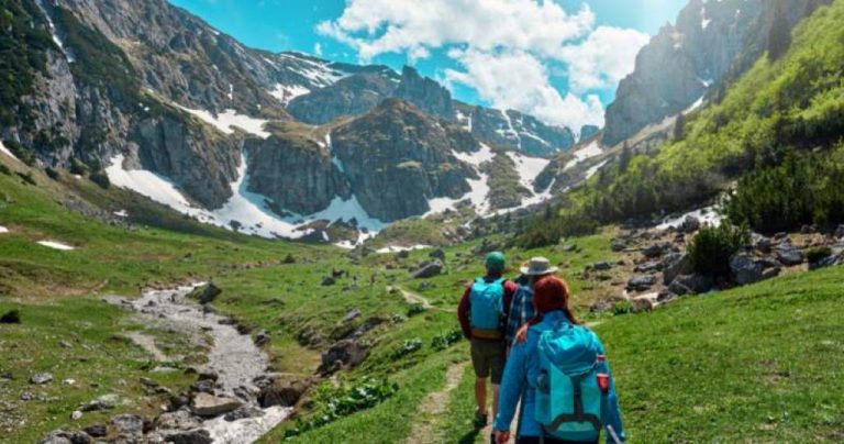 How do I plan a trip with a budget